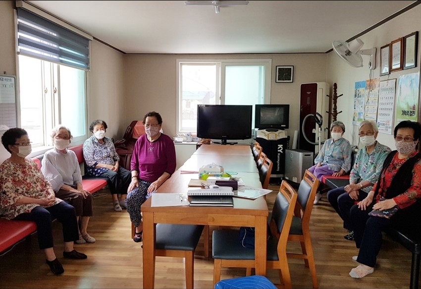 1.경로당 입식테이블 세트 지원바랍니다.